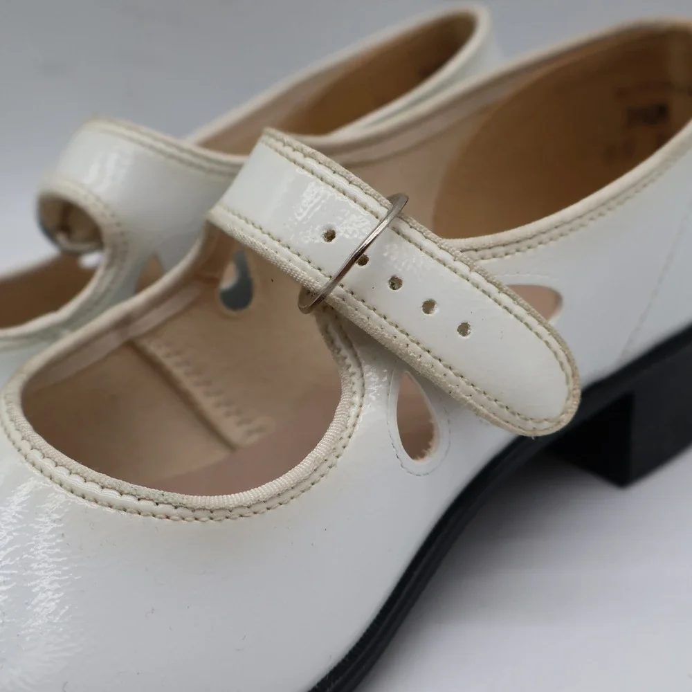 Right Step Mary Jane Shoes Girls 3.5M Vintage 70s White Patent Cutout Deadstock